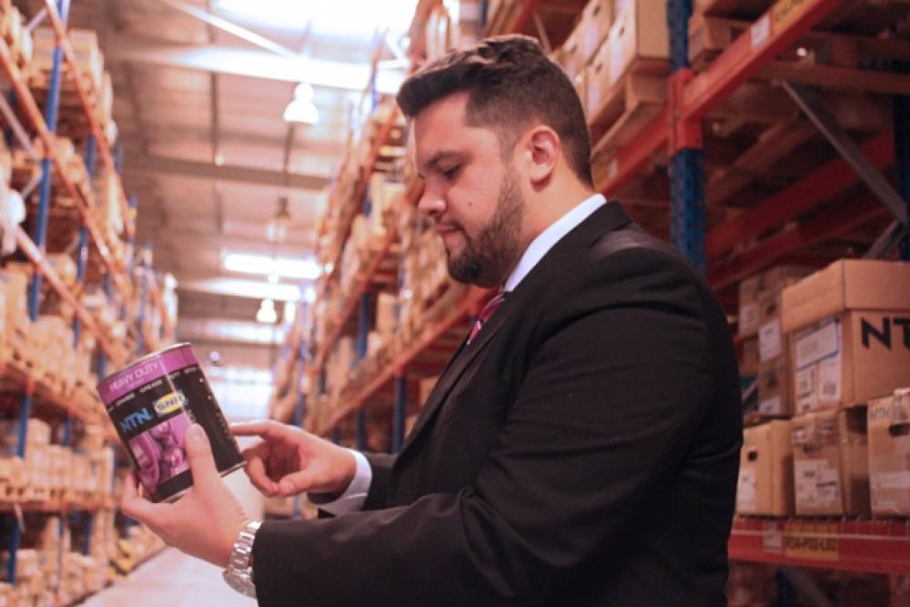 Top 10 Factors To Consider In Choosing The Right Grease For Machinery And Automotive Bearings